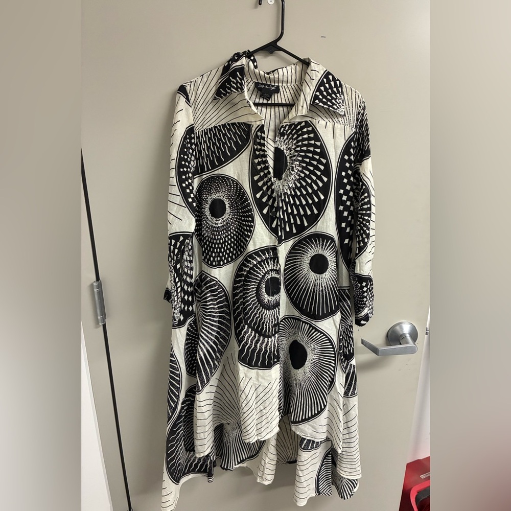 Black & White swing Shirt Dress with Radiant Circular Print